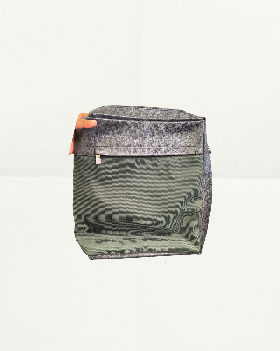 Louis Vuitton Ardoise Taiga Shoulder Bag in Dark Green